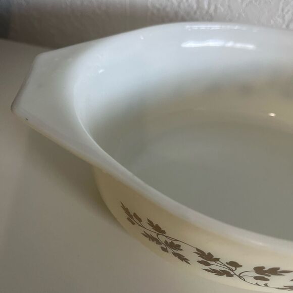 Vintage Original Pyrex golden acorn 1.5Q #043 no lid - Picture 6 of 11